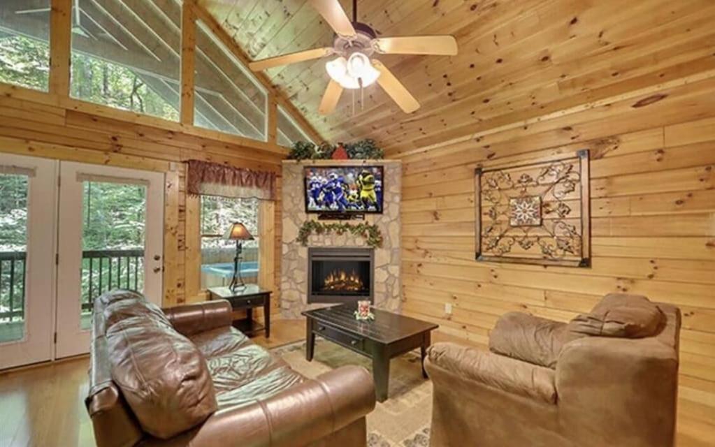 Creekside Paradise Found! One-Bedroom Mountain Cabin In Pigeon Forge Sevierville Ngoại thất bức ảnh